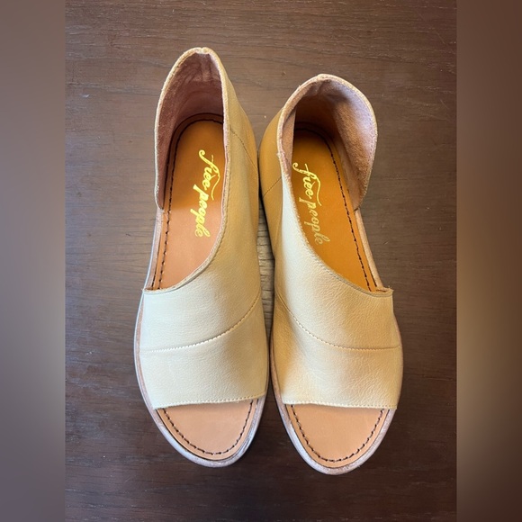 Free People Shoes - Free People women’s Mont Blanc sandal. Size 6 (EU 36)
